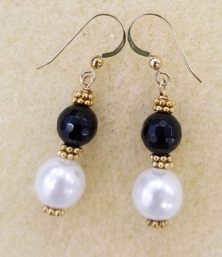 952 Pearl & Black Earrings – Design Your Gift