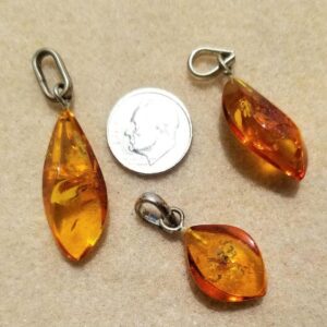 3839 G amber pendants