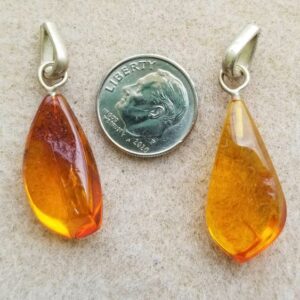 3840 G Amber pendants