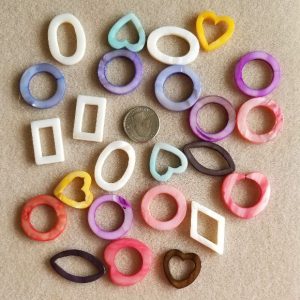 3885 assort shell beads